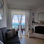 Korinthian Sea View 公寓