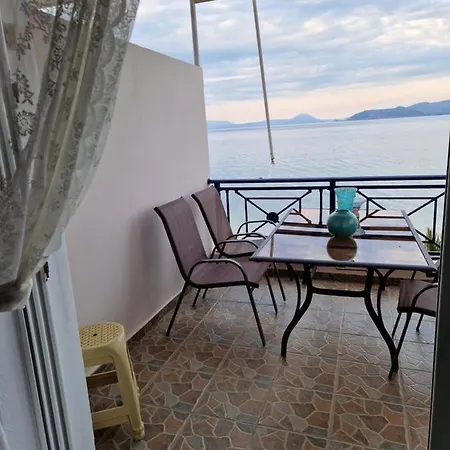 公寓 Korinthian Sea View *